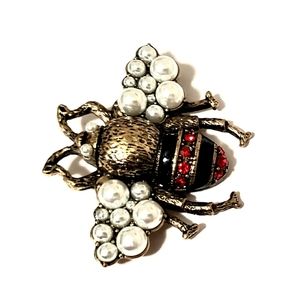 LUXE BEE INSECT PEARL RHINESTONE GIFT BOX BROOCH